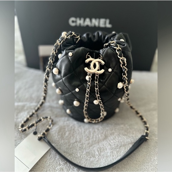 Brand new rare CHANEL bucket bag with pearl embelishment - Picture 7 of 14